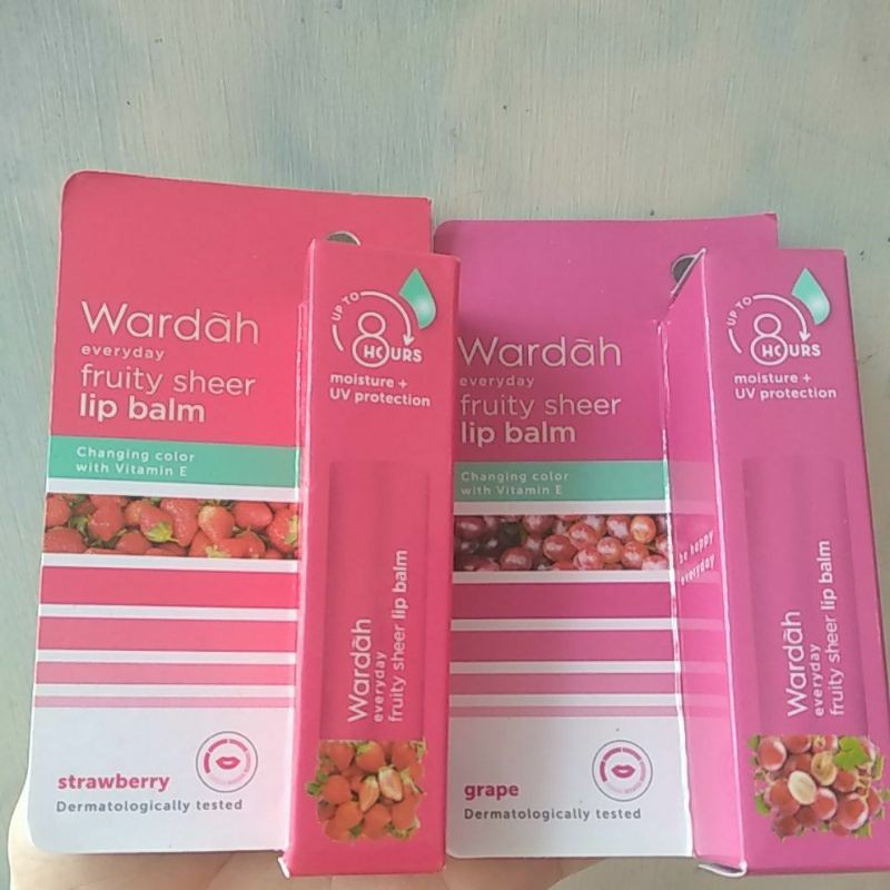 Wardah Everyday Fruity Sheer Lip Balm Strawberry 4g Original