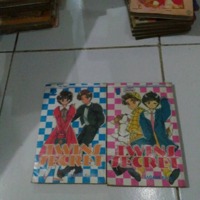 Komik twin secret no 1-2. Pengarang kyoko sagara. Bekas koleksi pribadi. Komplit, hrs bl 1 set