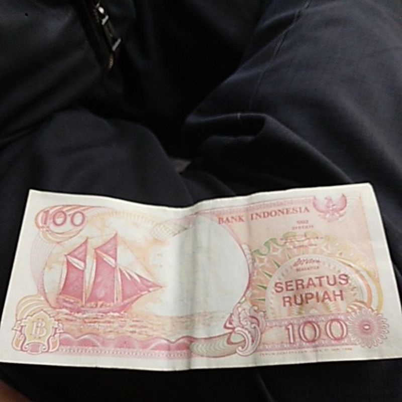 

uang kertas lama 100rupiah 1992