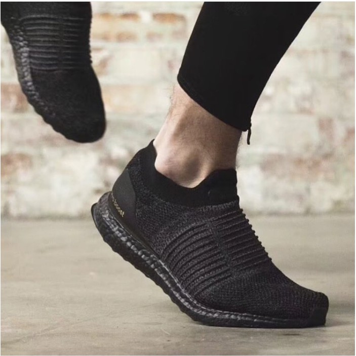 ultra boost laceless triple black