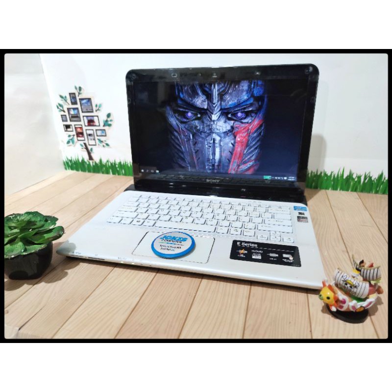 Laptop Sony VAIO Core i3 i7 RAM 4gb Putih