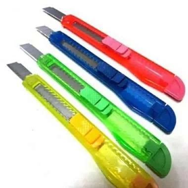 

CUTTER KECIL WARNA / CUTTER PLASTIK / CUTTER MURAH