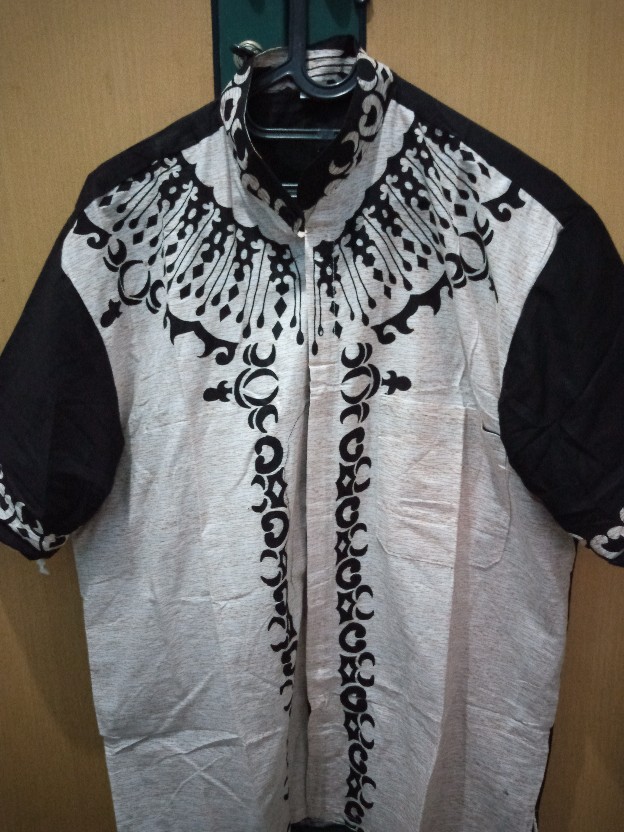 Kemeja Batik Pria Modern Motif Cacing