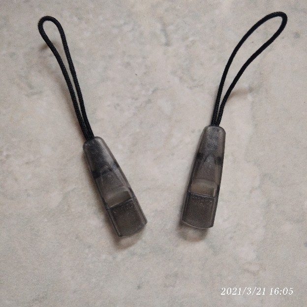 Puler Tarikan Resleting Peluit