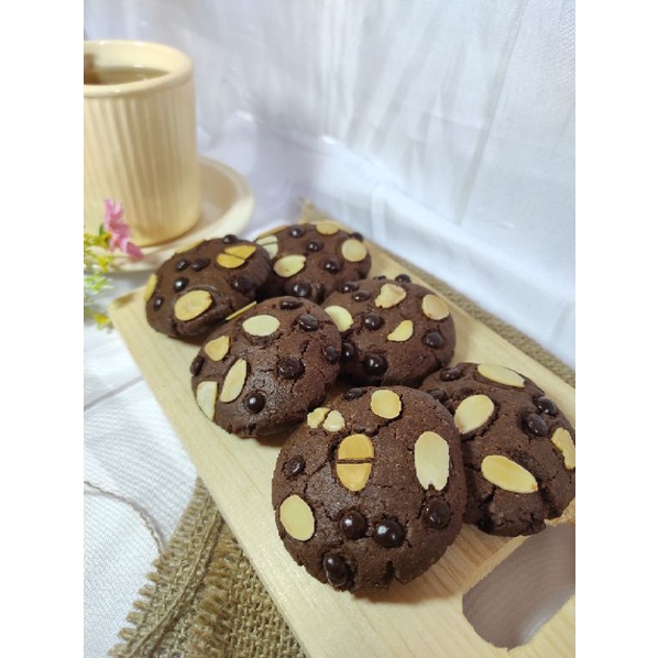 

soft cookies, choco almond, medium box isi 6 pcs