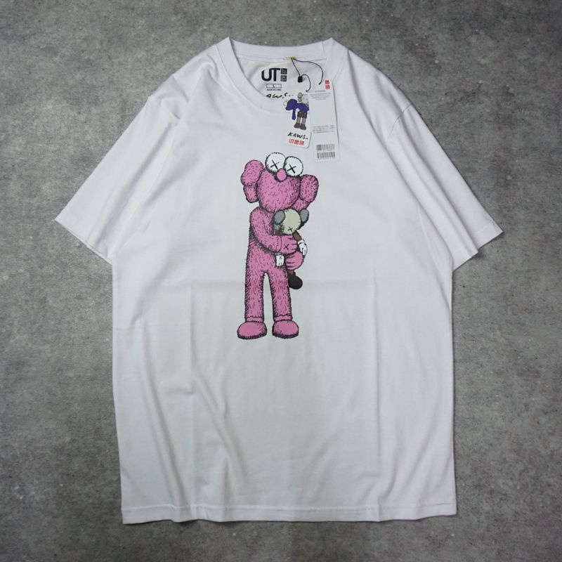 KAOS UNIQLO KAWS - BAJU T SHIRT UNIQLO X KAWS AUTHENTHIC-KAWS PINK