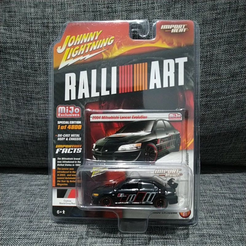 Johny Lightning 2004 Mitsubishi Lancer Evo RallyArt (hitam)
