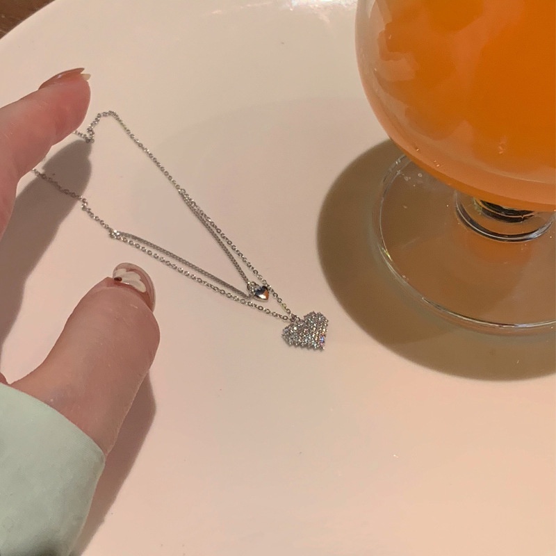Kalung Rantai Dengan Liontin Hati Ganda Berkilau Untuk Wanita