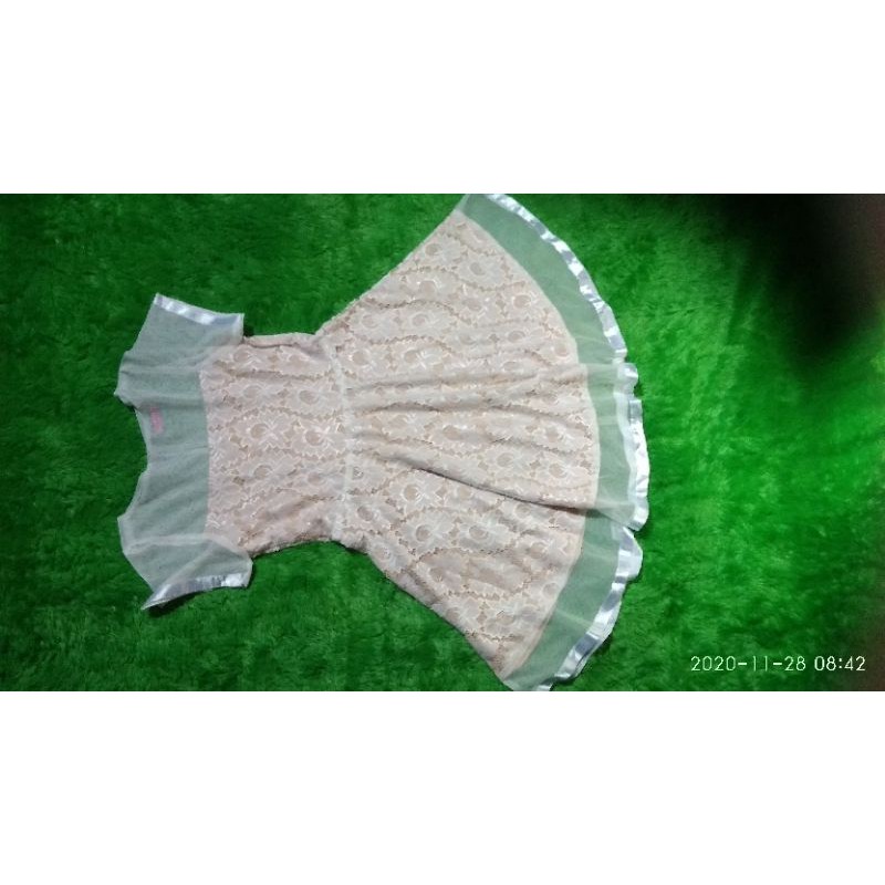 Dress pendek putih brukat halus PreLoved. branded