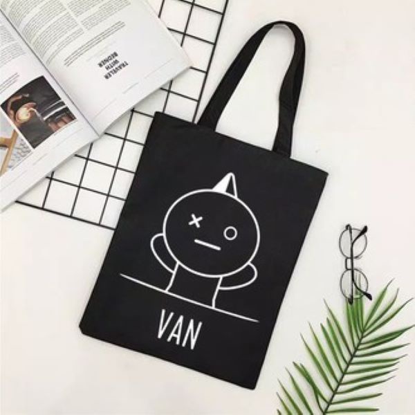 [LOKAL] TIKTOK - D1514 (A) TOTE BAG PAKAI PEREKAT KPOP TERMURAH TOTEBAG CANTIK TAS WANITAKarakter