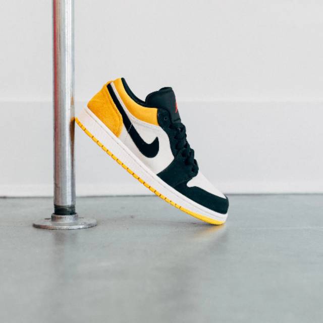 aj 1 low university gold