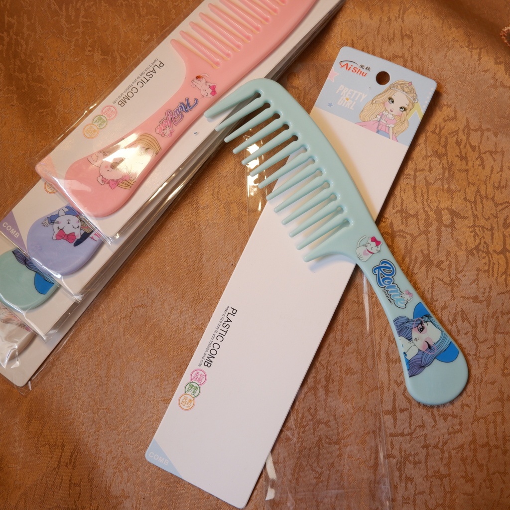 Sisir Rambut Karakter