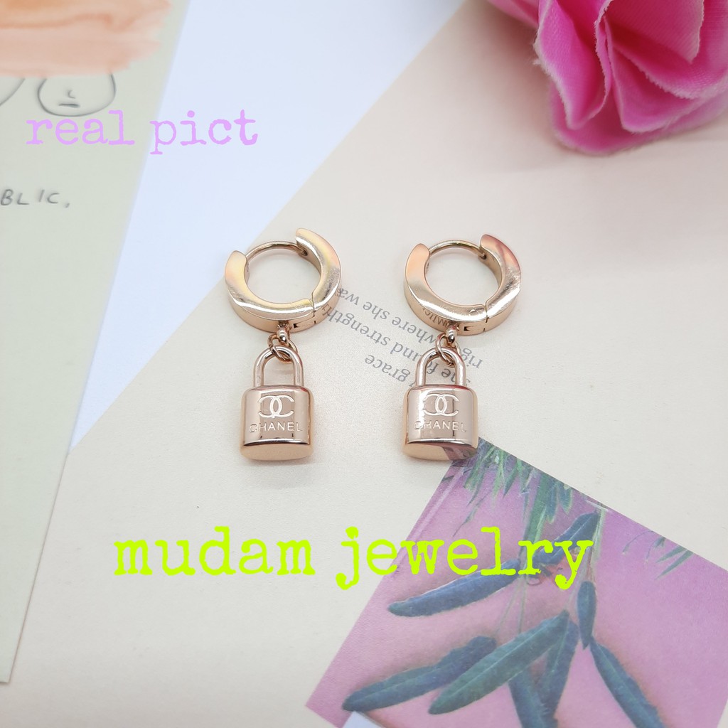 Anting Jepit Titanium Bentuk Gembok Ch4nl dan L*