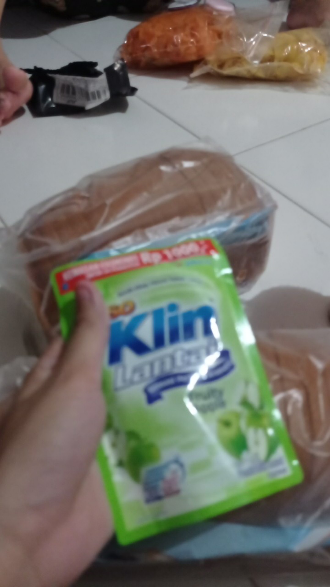 So Klin Lantai Fruity Apple - Soklin Pembersih Lantai Aroma Buah Apel 80ml