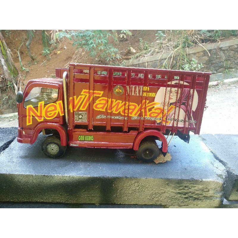  Miniatur  Truk  Canter Bisa Oleng  New Tawakal  bahan PVC 