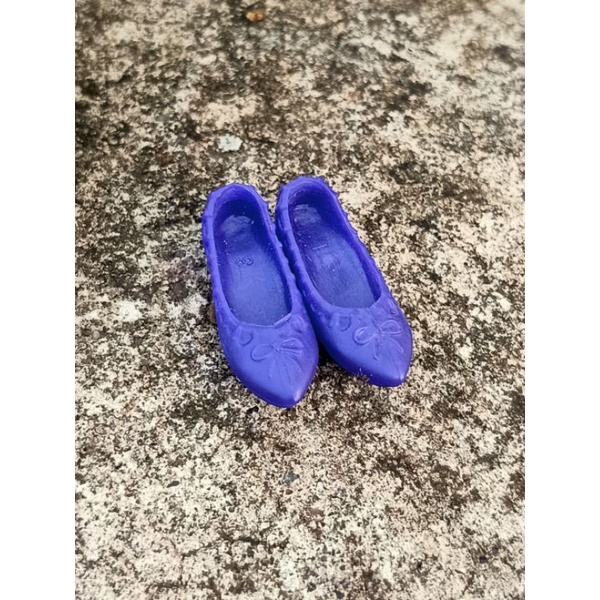 sepatu Barbie varian biru