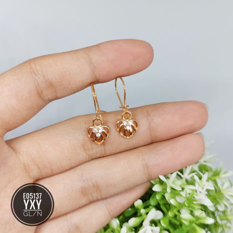 Anting Yaxiya Jepit Love Gold E05137