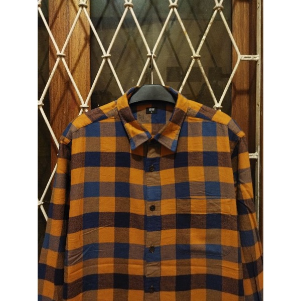 kemeja soft flannel uniqlo second original XL