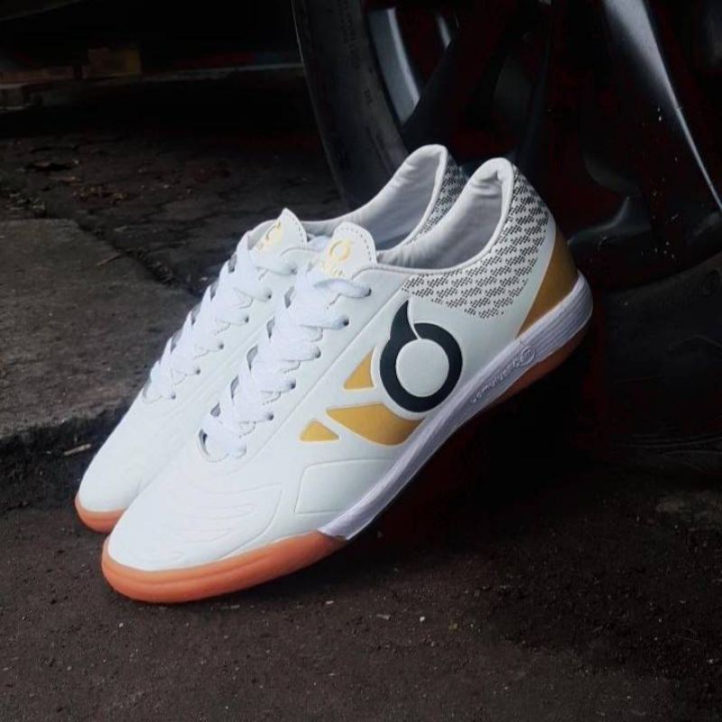 SEPATU FUTSAL ORTUSEIGHT IC SIZE 39-43