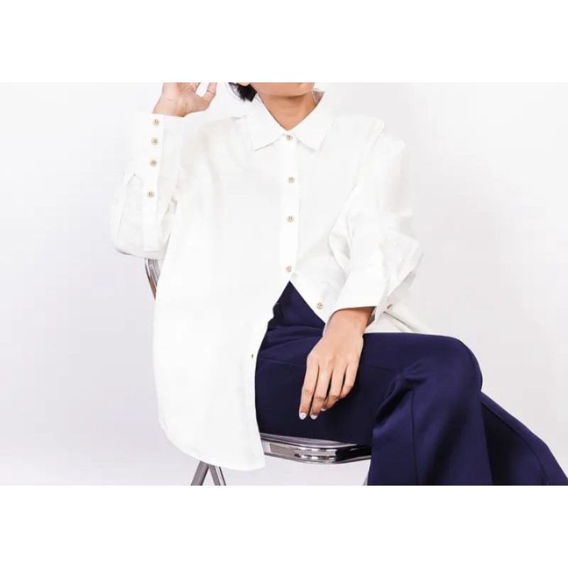 KEMEJA PUTIH OVERSIZE