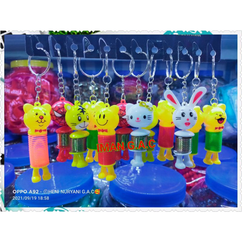 Gantungan kunci springdoll, souvenir , gantungan kunci kalakter