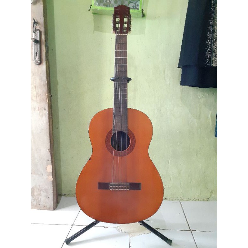 Gitar Classic Akustik Yamaha C330A Original Classic Nylon dan yamaha C330 Original Classic Nylon