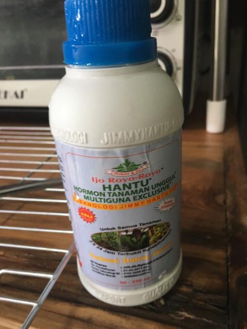 Pupuk Hantu Multiguna Exclusive 250ml Tutup Biru