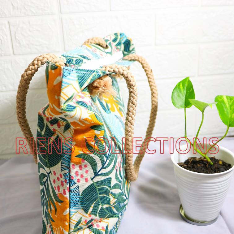 RIENS COLLECTIONS. TOTEBAG KANVAS TALI SUMBU MOTIF FLORAL KUNING. TAS KANVAS. TAS JOGJA. SOUVENIR JOGJA