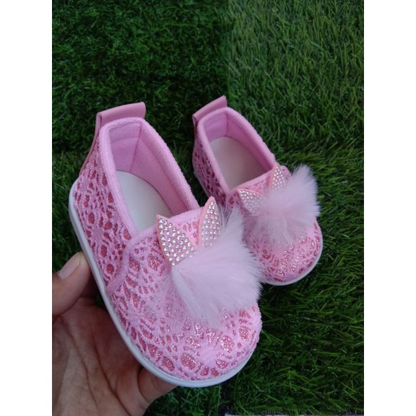 khainuna sepatu anak bunyi  bapau bulu kelinci size 22-25