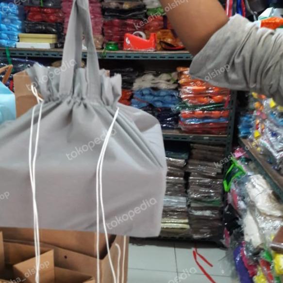

Tas Spunbond Serut Tas kain Serut Goodie Bag Polos Ukuran 30 x 30 Cm - Orange