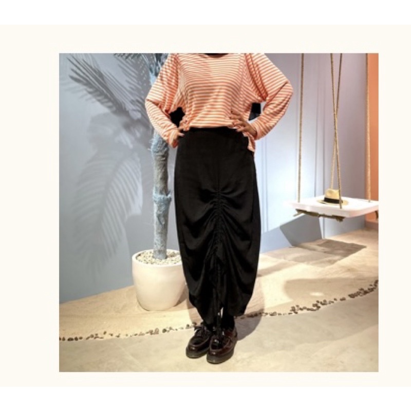 Preloved Agni Jeanne Skirt Warna Hitam - Rok Serut