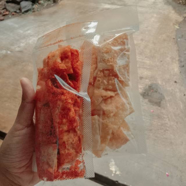 

Kripik Pangsit Pedas Asin & Ayam Bawang