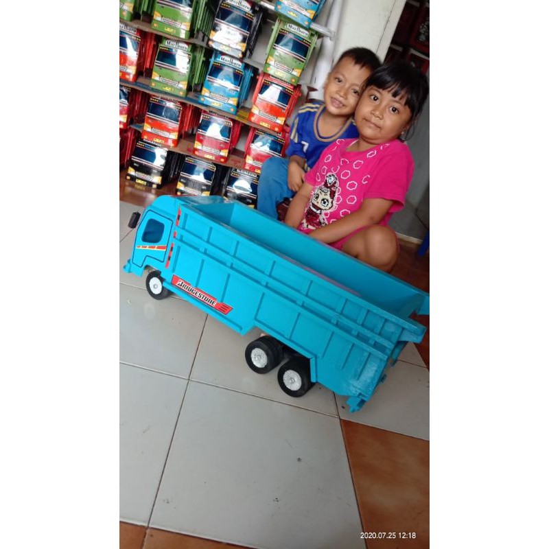 miniatur truk tronton oleng bahan kayu mainan anak, bisa rekwes foto anak atau nama anak tersayang