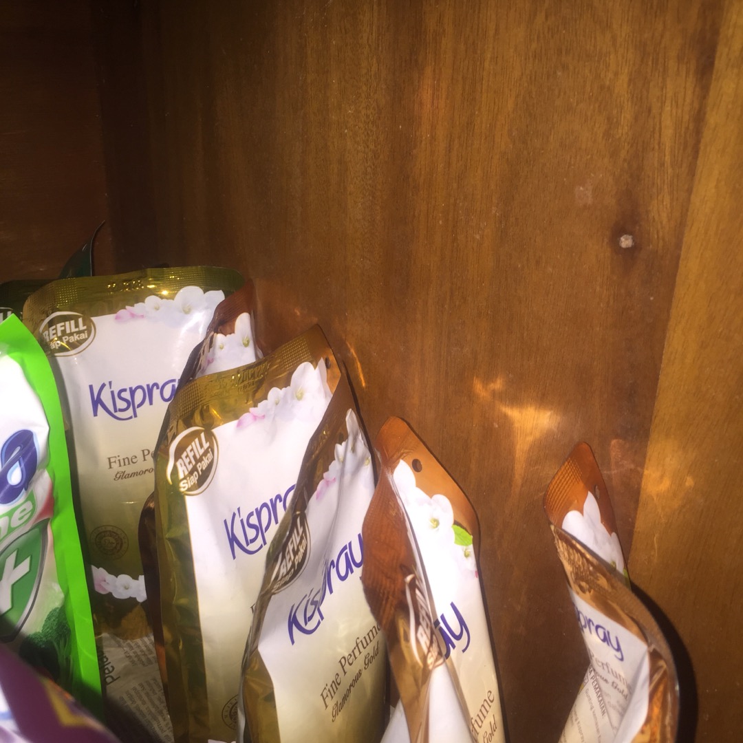 Kispray Glamorous Gold Refill Pouch 300 Ml.