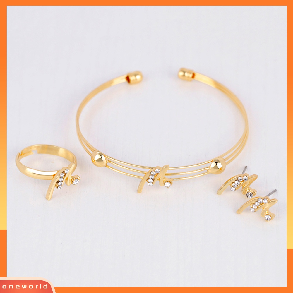 Set Kalung + Gelang + Cincin + Anting Lapis Emas Bentuk Huruf M Aksen Berlian Imitasi Untuk Wanita