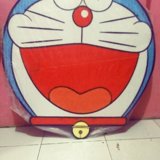 Doraemon karakter dekorasi kamar tingal tempel tembok.