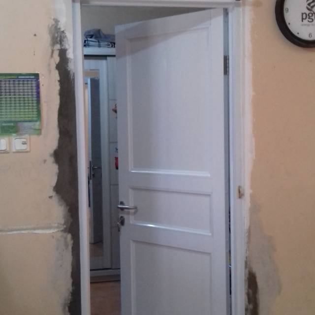 Kusen pintu aluminium mahkota warna putih