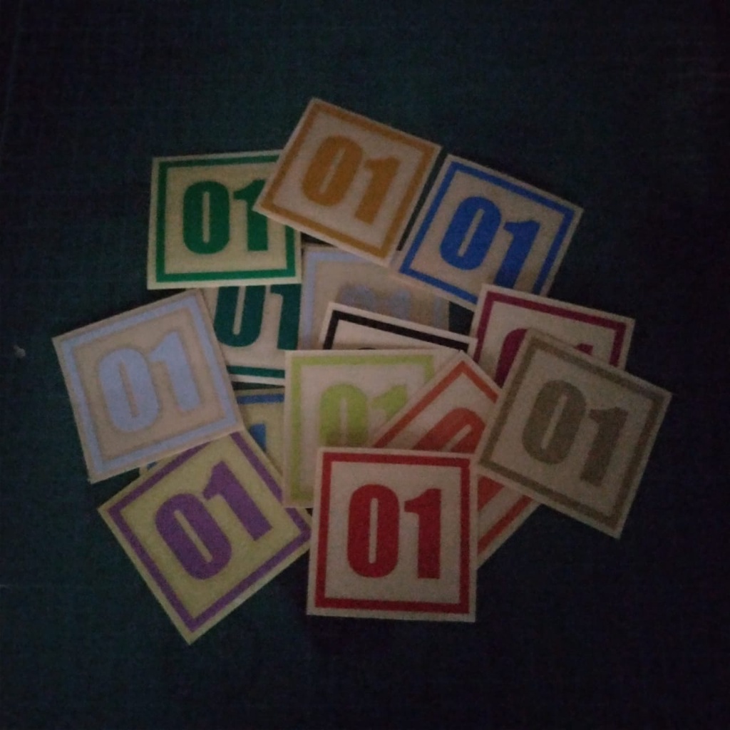 

LABEL STIKER ANGKA DLM KOTAK UK 8 CM BAHAN REVLEKTIVE