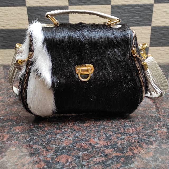 Tas bulu kambing mix kulit ular cream