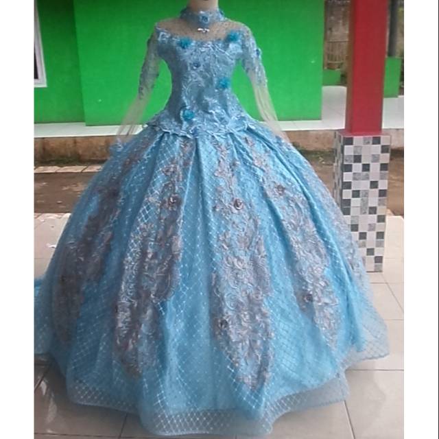 Gaun pengantin biru muda