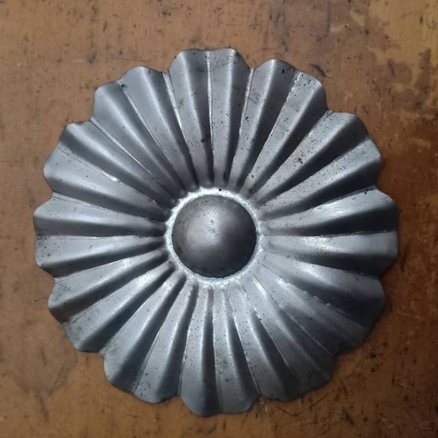 

Aksesoris bunga sakura besi sedang