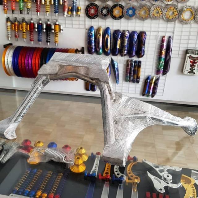 Standar standart tengah atau 2 velg ring 17 vario 125 vario 150 PCX CBU PCX LOKAL Made in Thailand