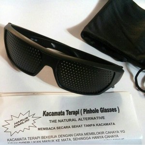 Kaca Mata Therapi Mata Pinhole Glasess Sporty Hitam Termurah.