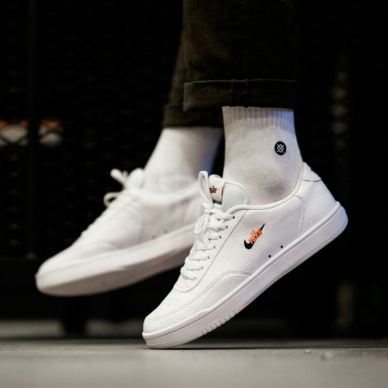 NEW NIKE COURT VINTAGE