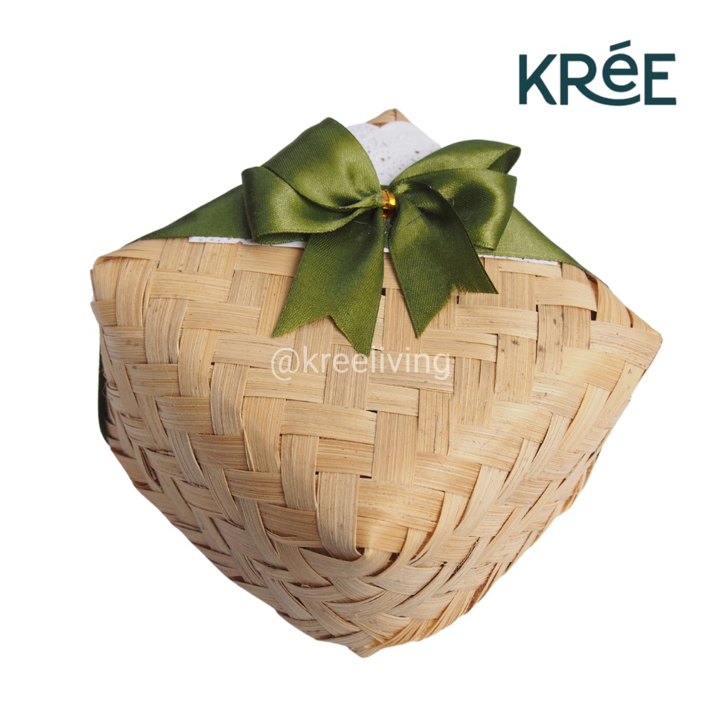 

Besek Bambu Kotak Pita 25 x 25 cm