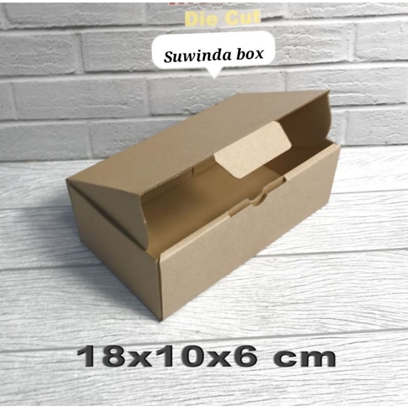 

Kardus uk. 18x10x6 cm.... box karton model pizza untuk aksesoris-dll