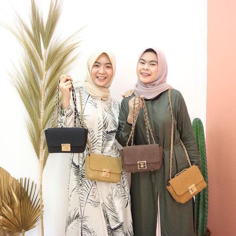 Sling Bag Flicka Kode W 27 (Disarankan Menambahkan Bubble Wrap)