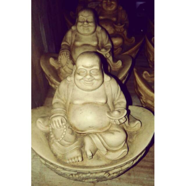 Buddha maitreya tertawa