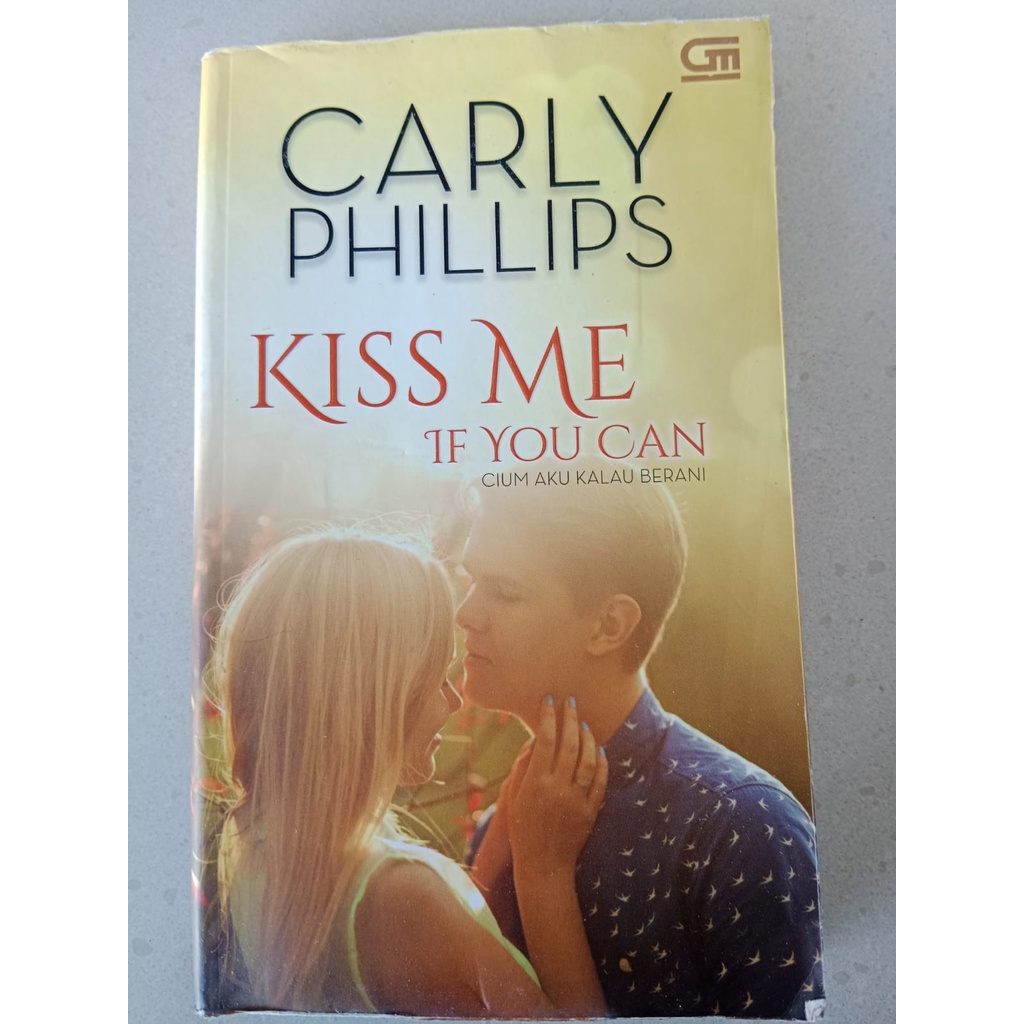 Jual Novel Kiss Me If You Can Cium Aku Kalau Berani By Carly Phillips (Novel Terjemahan