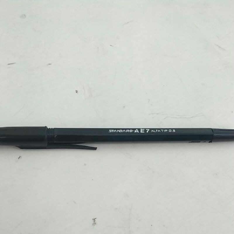 

Pulpen Standard tinta hitam
